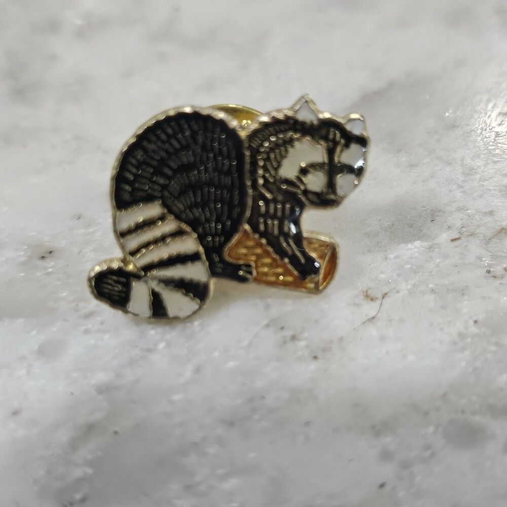 Vintage Enamel Raccoon On A Tree Branch Retro Pin Pinback 1" Lapel